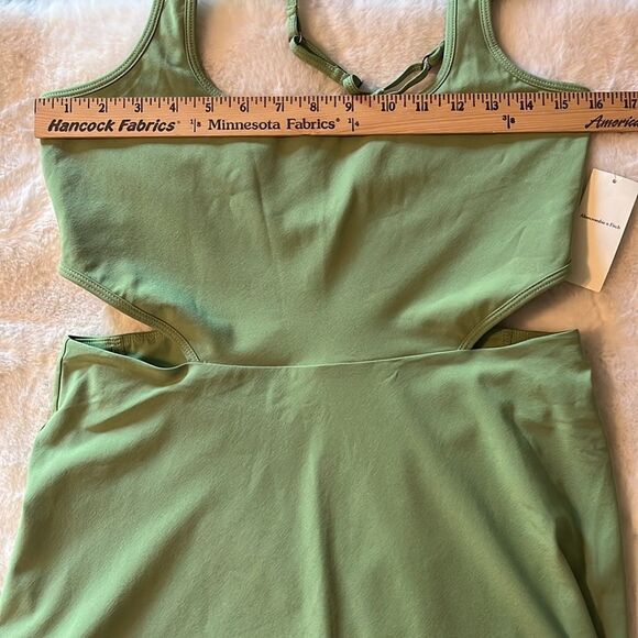 New! Abercrombie & Fitch Traveler Athletic Dress Green w/ built- in shorts NWT - Picture 6 of 15
